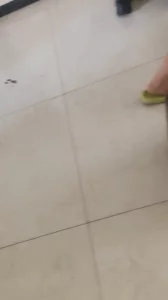 [原创] 趁着她打电话的时候强行插入